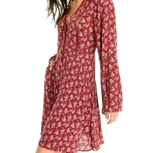 AMERICAN RAG CIE Juniors Floral Printed Bell Sleeve Mini Dress - Size Large - Picture 2 of 16